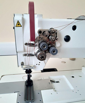 Двухигольная промышленная швейная машина для сверхтяжелых материалов/Головка A-878 - вылет рукава 265 мм - межигольное 9,5 мм (тройное продвижение)
