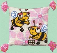 Набор для вышивания подушки ЧАРИВНА МИТЬ арт.РТ-111 Веселые пчелки 40х40 см