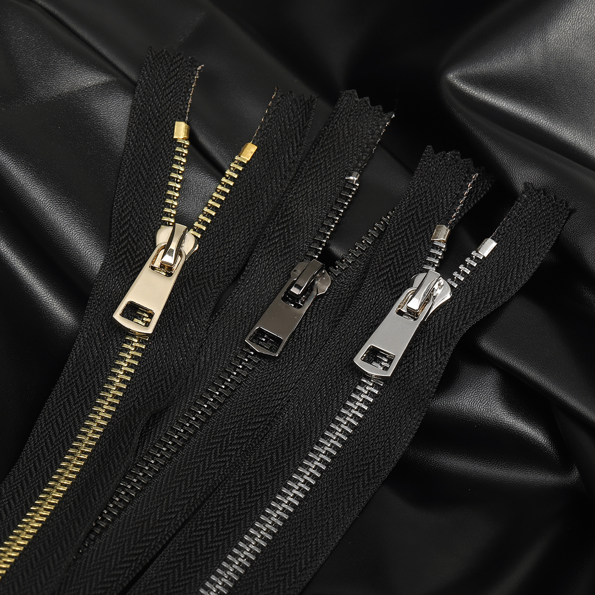 Купить Молния MaxZipper мет. Титан №5 2 замка черный никель 110см цв.F322  черный уп.1 шт оптом по цене 219 р