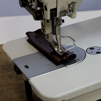 Промышленная швейная машина Typical (комплект: голова+стол) GС0303D