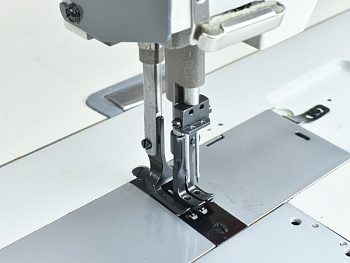 Промышленная швейная машина для сверхтяжелых материалов с увеличенным вылетом рукава/Головка A-878 - вылет рукава 760 мм - межигольное 12,7 мм